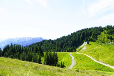 Allgu 'daki Alpspitz dağlarının zirvesinden görüntü. Bavyera Panorama manzarası.