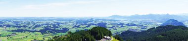 Allgu 'daki Alpspitz dağlarının zirvesinden görüntü. Bavyera Panorama manzarası.