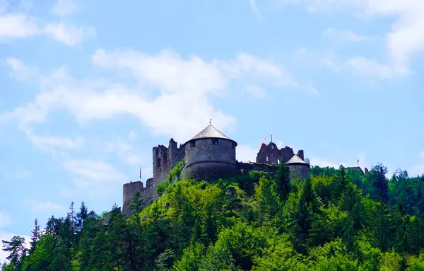 Avusturya, Tyrol 'daki Ehrenberg Şatosu ile Claudia Kalesi.