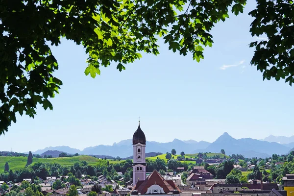 Nesselwang 'ın Bavyera Allgau' daki panoramik manzarası. Cennetin en güzel manzarası.