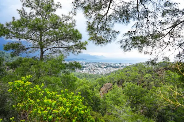 Kemer ve Taurus Dağları 'nın manzarası. Türkiye 'de manzara.