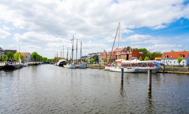 Greifswald 'daki liman manzarası. Şehir müzesi limanı. Baltık Denizi.
