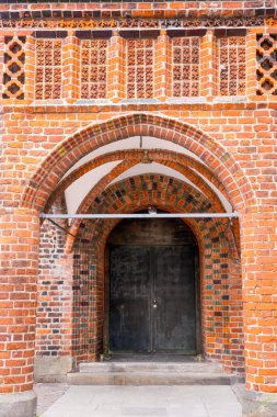 Hanover 'daki eski bir binanın cephesi. Tarihi mimari.