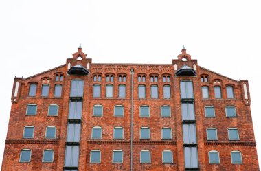 Wismar liman bölgesindeki eski sanayi binası..