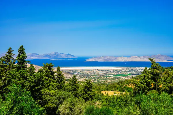 Yunanistan 'ın Kos adasındaki bir dağdan manzara ve Akdeniz manzarası.