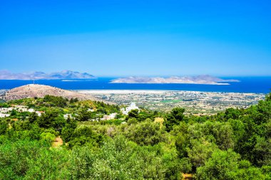 Yunanistan 'ın Kos adasındaki bir dağdan manzara ve Akdeniz manzarası.