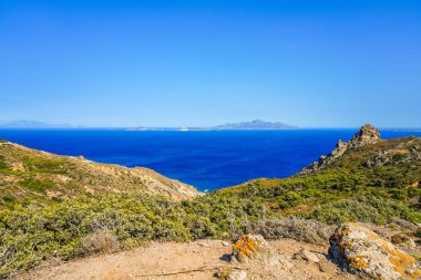 Yunanistan 'ın Kos adasındaki bir dağdan manzara ve Akdeniz manzarası.