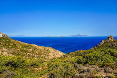 Yunanistan 'ın Kos adasındaki bir dağdan manzara ve Akdeniz manzarası.