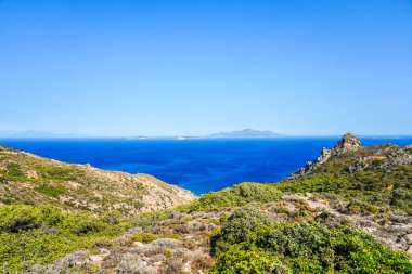 Yunanistan 'ın Kos adasındaki bir dağdan manzara ve Akdeniz manzarası.