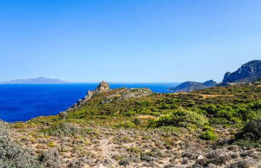 Yunanistan 'ın Kos adasındaki bir dağdan manzara ve Akdeniz manzarası.