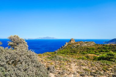 Yunanistan 'ın Kos adasındaki bir dağdan manzara ve Akdeniz manzarası.