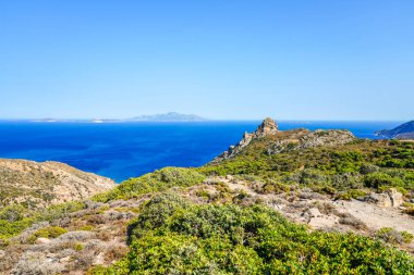 Yunanistan 'ın Kos adasındaki bir dağdan manzara ve Akdeniz manzarası.
