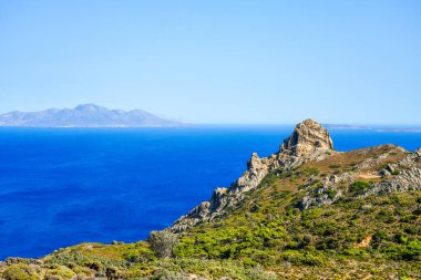 Yunanistan 'ın Kos adasındaki bir dağdan manzara ve Akdeniz manzarası.