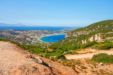Yunanistan 'ın Kos adasındaki bir dağdan manzara ve Akdeniz manzarası.