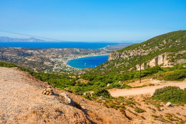 Yunanistan 'ın Kos adasındaki bir dağdan manzara ve Akdeniz manzarası.