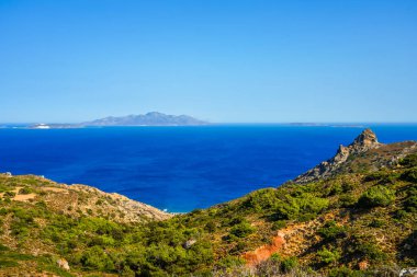 Yunanistan 'ın Kos adasındaki bir dağdan manzara ve Akdeniz manzarası.