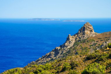 Yunanistan 'ın Kos adasındaki bir dağdan manzara ve Akdeniz manzarası.