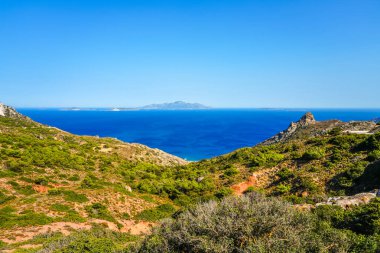 Yunanistan 'ın Kos adasındaki bir dağdan manzara ve Akdeniz manzarası.