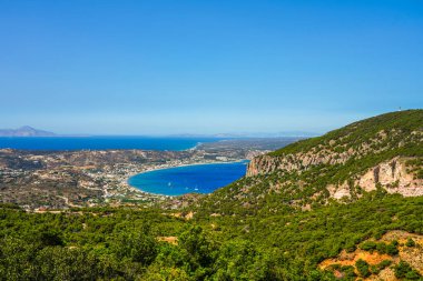 Yunanistan 'ın Kos adasındaki bir dağdan manzara ve Akdeniz manzarası.