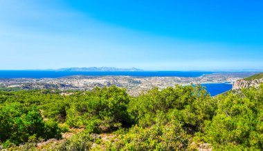 Yunanistan 'ın Kos adasındaki bir dağdan manzara ve Akdeniz manzarası.