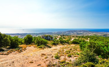 Yunanistan 'ın Kos adasındaki bir dağdan manzara ve Akdeniz manzarası.
