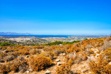 Yunanistan 'ın Kos adasındaki bir dağdan manzara ve Akdeniz manzarası.