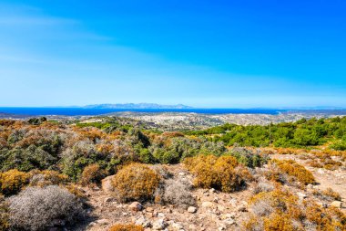 Yunanistan 'ın Kos adasındaki bir dağdan manzara ve Akdeniz manzarası.