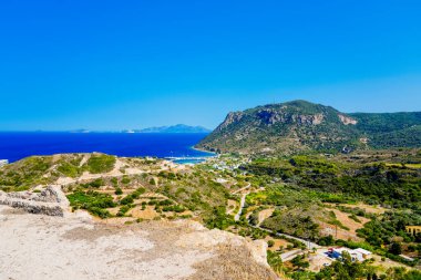 Yunanistan 'ın Kos adasındaki bir dağdan manzara ve Akdeniz manzarası.