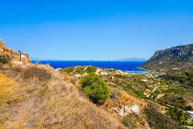 Yunanistan 'ın Kos adasındaki bir dağdan manzara ve Akdeniz manzarası.
