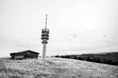 Feldberg, Kara Orman 'da sonbaharda manzara. Feldbergsteig yürüyüş parkuru. Baden-Wuerttemberg 'in Breisgau-Hochschwarzwald bölgesinde doğa.