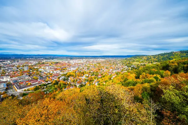 Blick Auf Freiburg Breisgau Und Die Umliegende Landschaft lizenzfreie Stockfotos