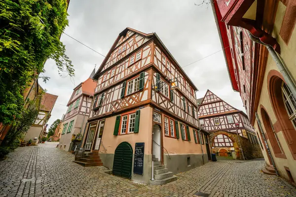 stock image Traditional architecture with old half-timbered houses in the town of Heppenheim an der Bergstrasse.