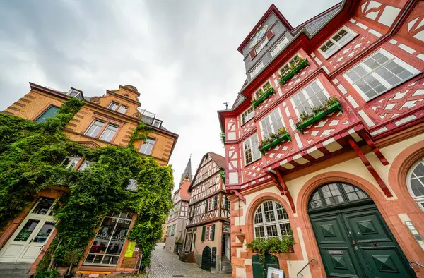 stock image Traditional architecture with old half-timbered houses in the town of Heppenheim an der Bergstrasse.