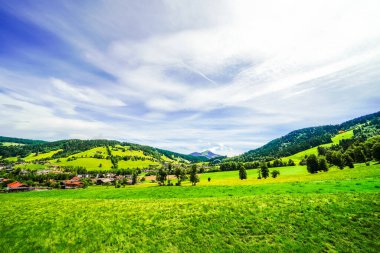 Niederau yakınlarındaki Markbachjoch manzarası. Tyrol 'daki Wildschoenau yakınlarında doğa ve çevre dağlar.