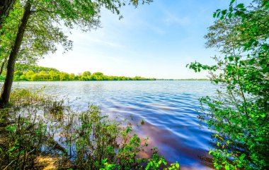 Göl manzarası ve Wardt 'taki Xanten yakınlarındaki manzara..