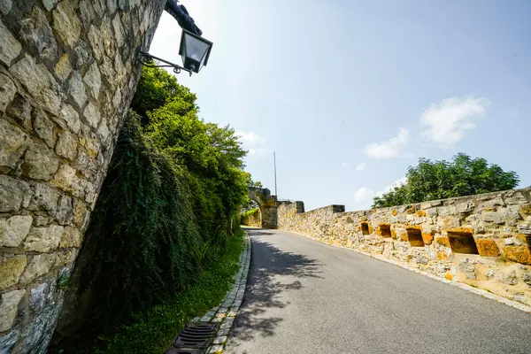 Schesslitz yakınlarındaki Giechburg manzarası. Şehrin eski kale kalıntıları..