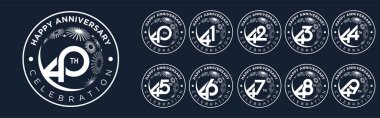 Kutlama, düğün, doğum günü ve vektör illüstrasyonları için beyaz renkli havai fişekler içeren 40 ila 49. yıl dönümü logoti dizaynı.