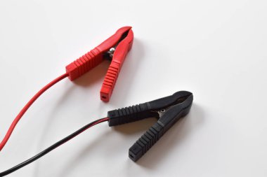 Bağlantı kablosu beyaz arkaplanda izole edildi.