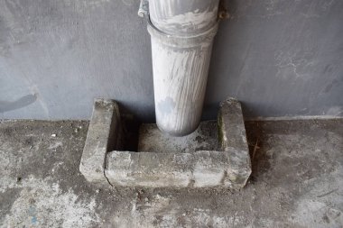 drain pipe to drain rainwater from the roof