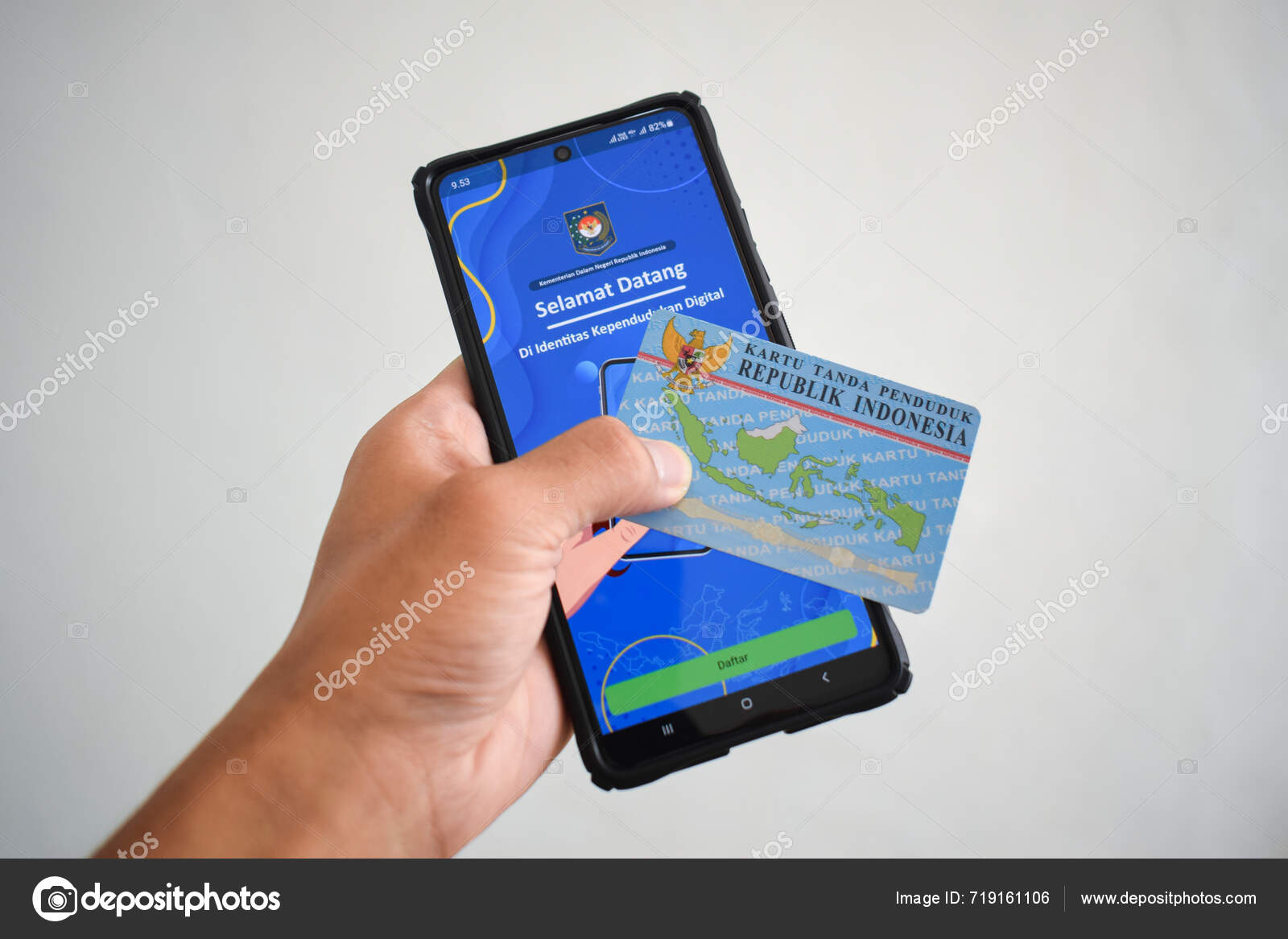 インドネシアのパスルアン 5月02日 2024 デジタル人口アイデンティティ Ikd アプリでインドネシアのIdカード Ktp の表示