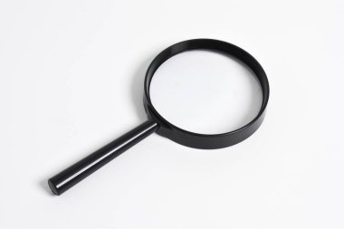 Büyüteç beyaz arkaplanda izole edilmiş