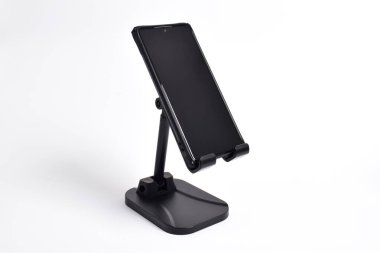 Telefon kulübesi beyaz arka planda izole edilmiş yükseklik açısına göre ayarlanabilir. Telefon, telefon kulübesi, montaj, evrensel