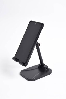 Telefon kulübesi beyaz arka planda izole edilmiş yükseklik açısına göre ayarlanabilir. Telefon, telefon kulübesi, montaj, evrensel