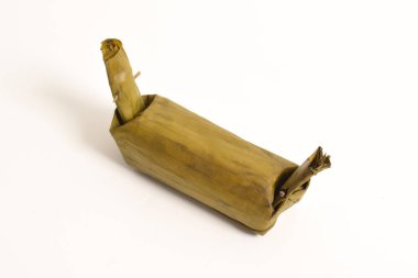 Lontong bir Endonezya yemeğidir. Pirinç bir muz yaprağının içine sarılır ve haşlanır, Endonezya usulü pirinç keki muz yaprağıyla sarmalanır. Endonezya geleneksel yemekleri