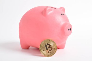 Beyaz arka planda pembe kumbaralı bitcoin. biraz para BTC yeni sanal elektronik para, yatırım konsepti. Kesme yolu