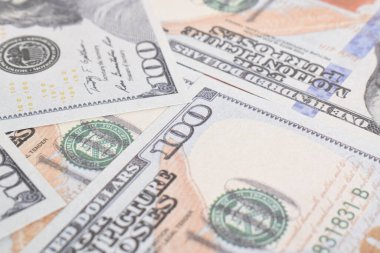 Amerikan dolarlarının geçmişi. Seçici odaklanma. Amerikan antika parası, yüz dolarlık banknotlar. Doku Amerikan doları