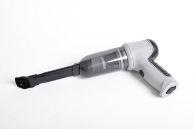 Portatif elektrikli süpürge beyaz arka planda izole edildi. El bilgisayarı süpürgesi.