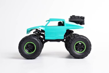 RC modeli rallisi, off road buggy. Beyaz arkaplanda izole