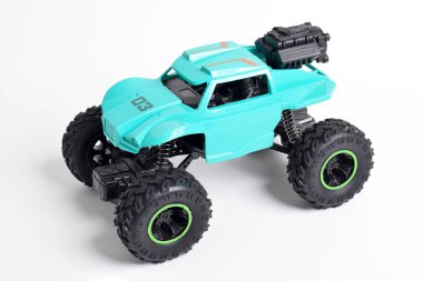 RC modeli rallisi, off road buggy. Beyaz arkaplanda izole