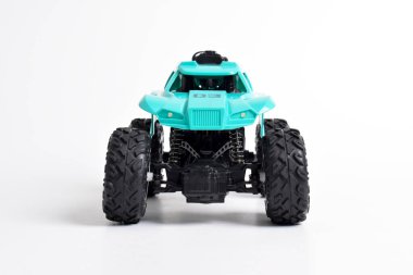 RC modeli rallisi, off road buggy. Beyaz arkaplanda izole